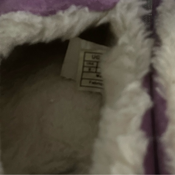 UGG Purple Moccasin Slippers with Plush Lining Women Size 9 - Picture 8 of 8